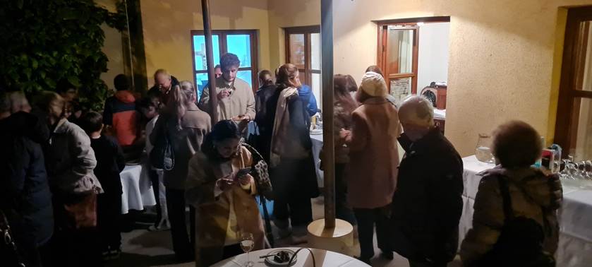 A group of people standing around a table

AI-generated content may be incorrect.
