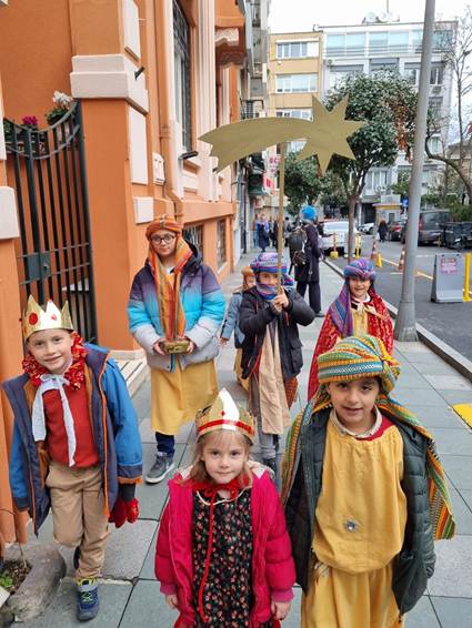 A group of children in clothing on a street

Description automatically generated